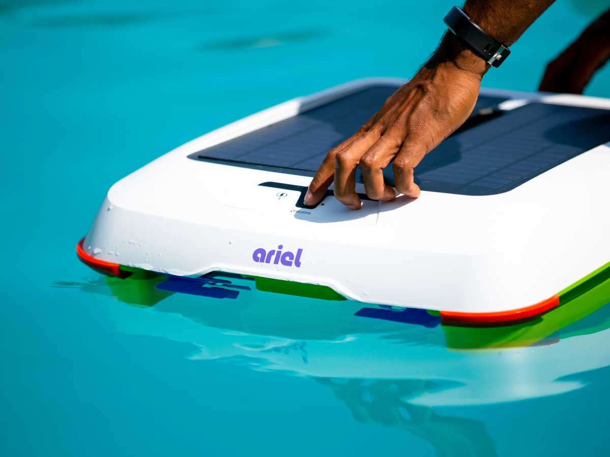 Ariel Robotic Skimmer – Solar-Powered Surface Cleaner for In-Ground & Above-Ground Pools